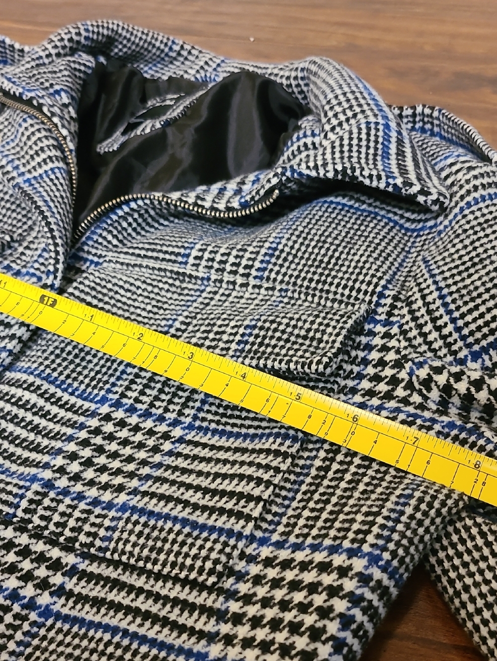 Black & White Plaid Cropped Jacket - Picture 13 of 16